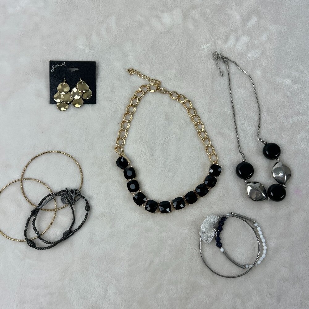 9 Pice Jewelry Set Neckleces, Bracelet, Earring NWOT